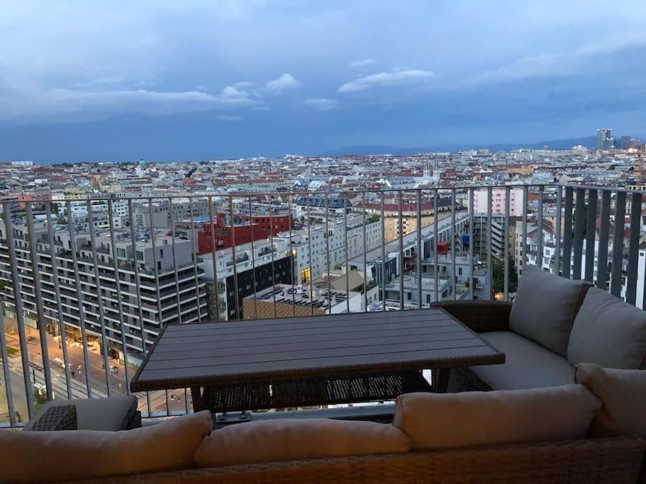 Stunning View Over Vienna In City Center Leilighet Eksteriør bilde